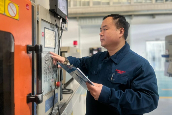 企业文化之星丨周胜利：卡尺上的匠心刻度