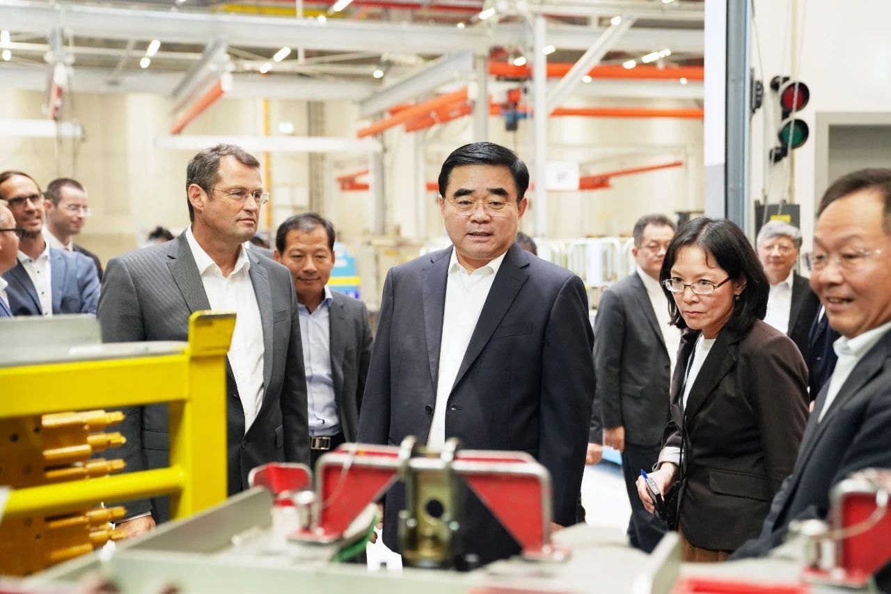 Man Shengang Visited Affiliated Enterprise and Strategic Partners of Shandong Heavy Industry Group in Germany and France