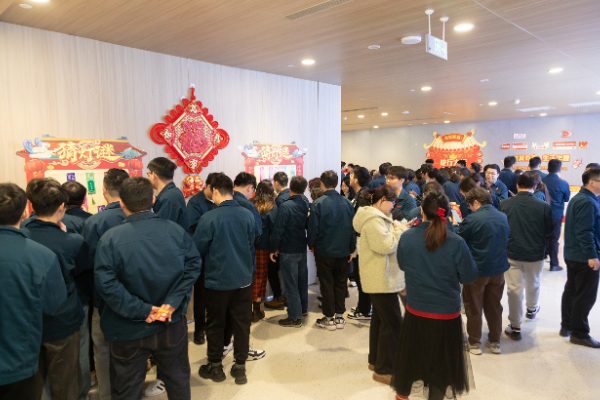 Joyful Lantern Festival, One Happy Family | Shandong Heavy Industry Group and Sinotruk Celebrate the Lantern Festival